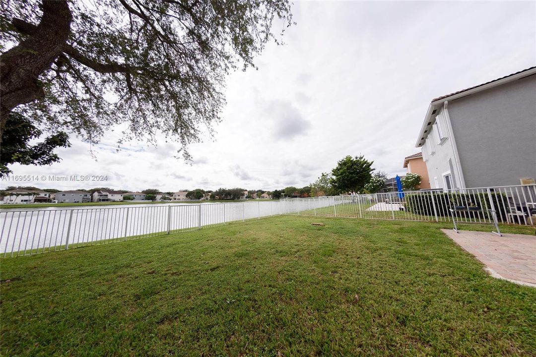 For Sale: $640,000 (3 beds, 2 baths, 1923 Square Feet)