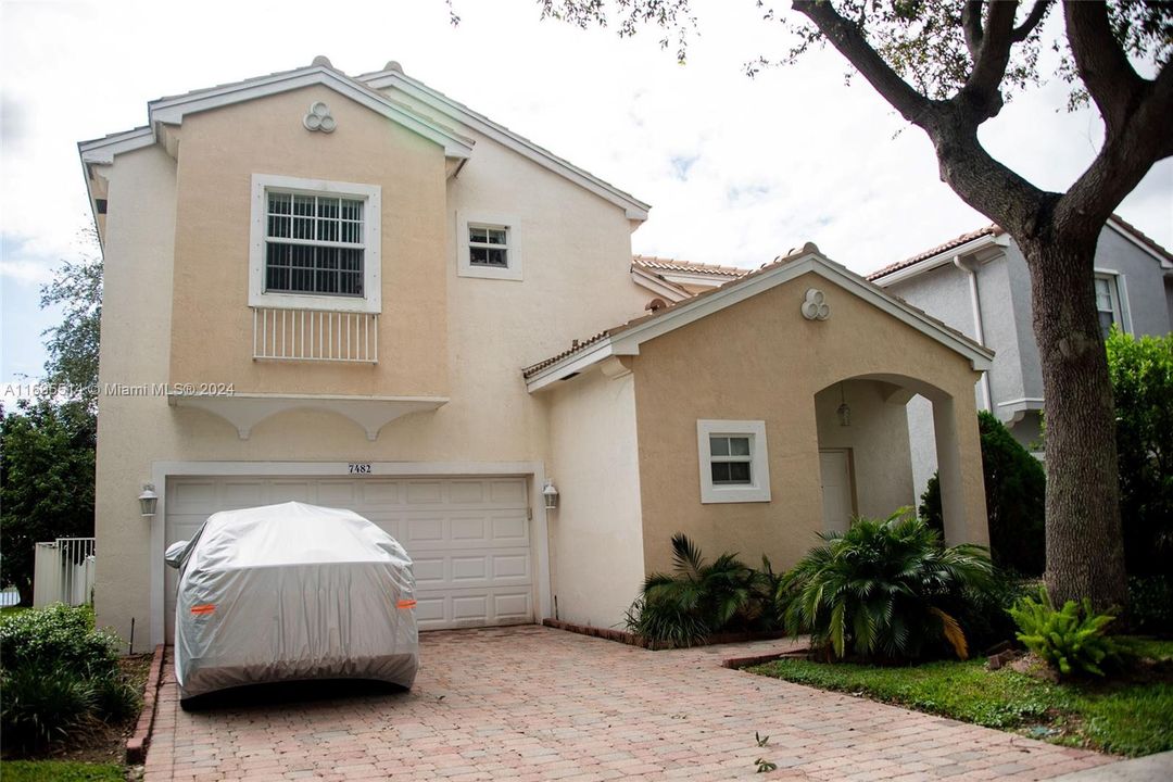 For Sale: $640,000 (3 beds, 2 baths, 1923 Square Feet)