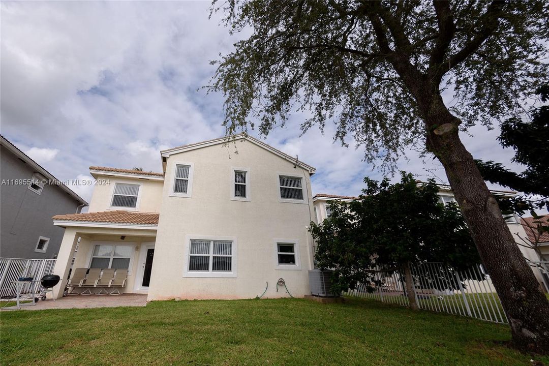 For Sale: $640,000 (3 beds, 2 baths, 1923 Square Feet)