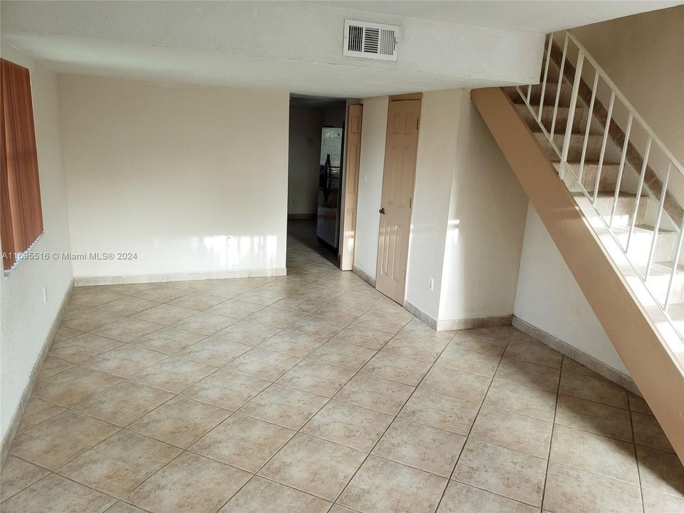 Active With Contract: $2,700 (3 beds, 2 baths, 1053 Square Feet)