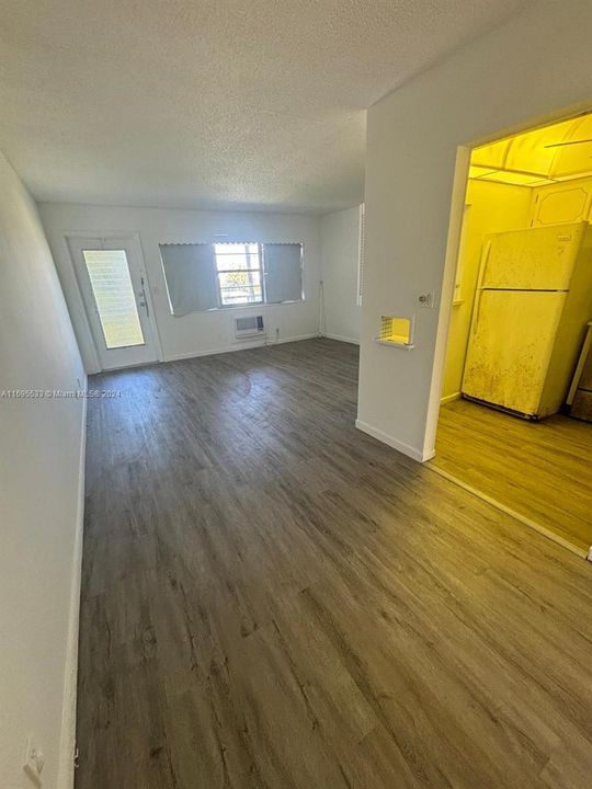 For Rent: $1,400 (1 beds, 1 baths, 570 Square Feet)