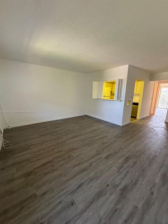 For Rent: $1,400 (1 beds, 1 baths, 570 Square Feet)