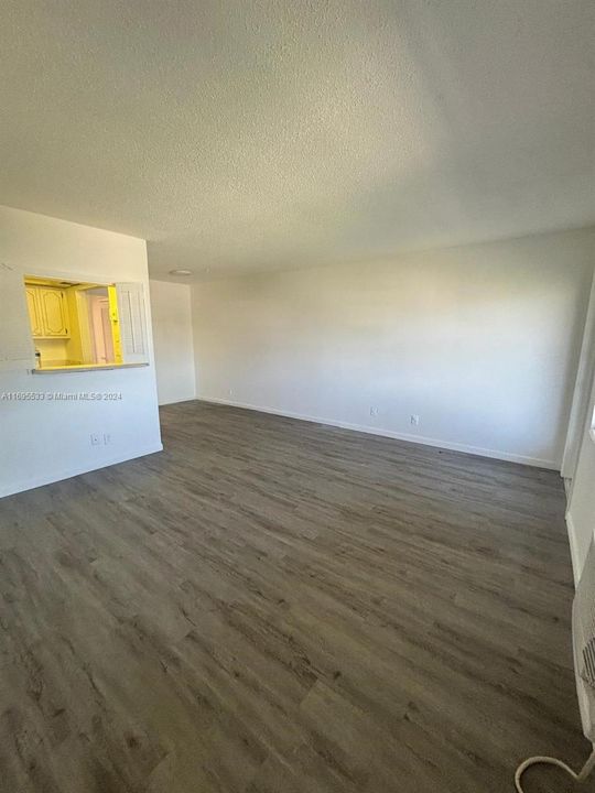 For Rent: $1,400 (1 beds, 1 baths, 570 Square Feet)