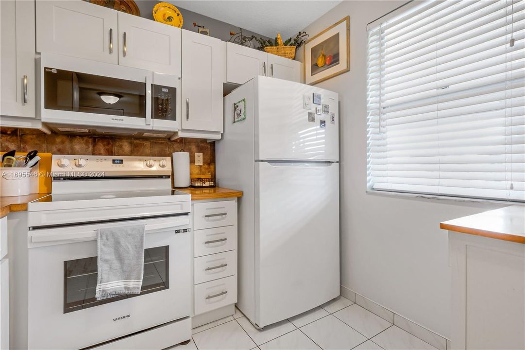 For Sale: $189,000 (1 beds, 1 baths, 630 Square Feet)