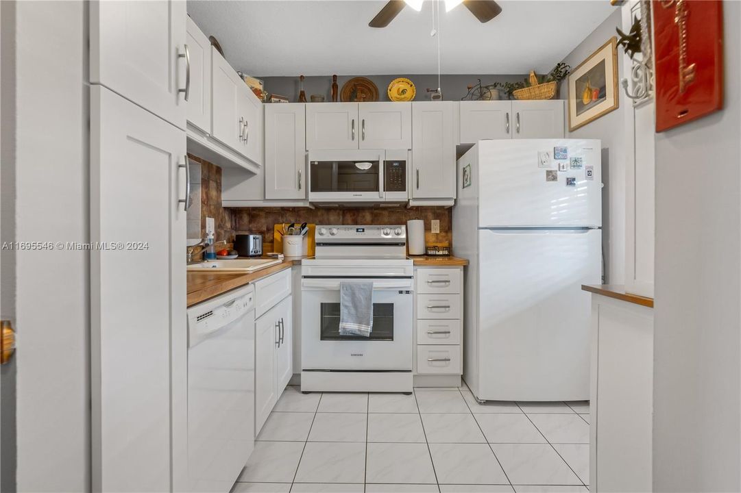 For Sale: $189,000 (1 beds, 1 baths, 630 Square Feet)