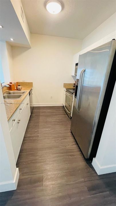 For Sale: $342,000 (1 beds, 1 baths, 716 Square Feet)