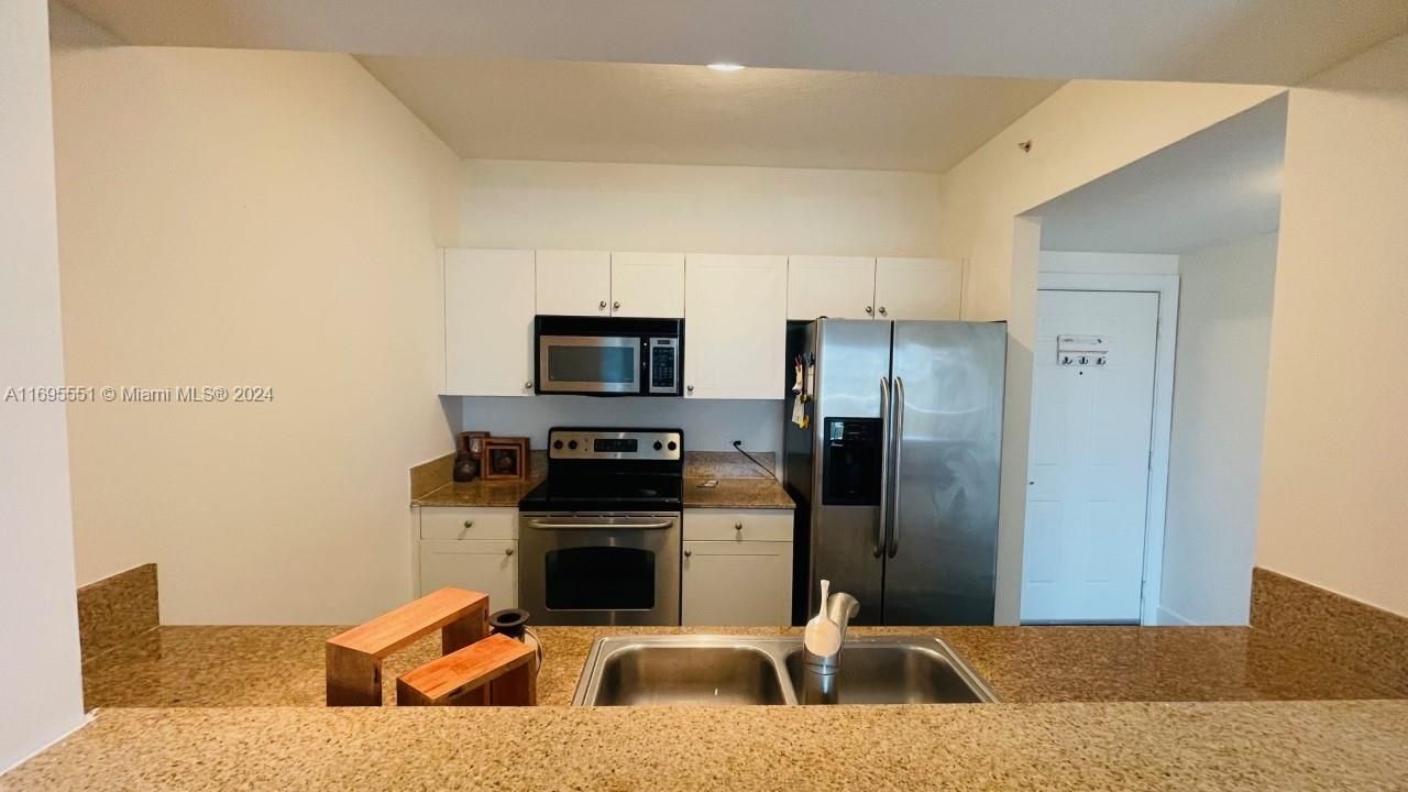 For Sale: $342,000 (1 beds, 1 baths, 716 Square Feet)