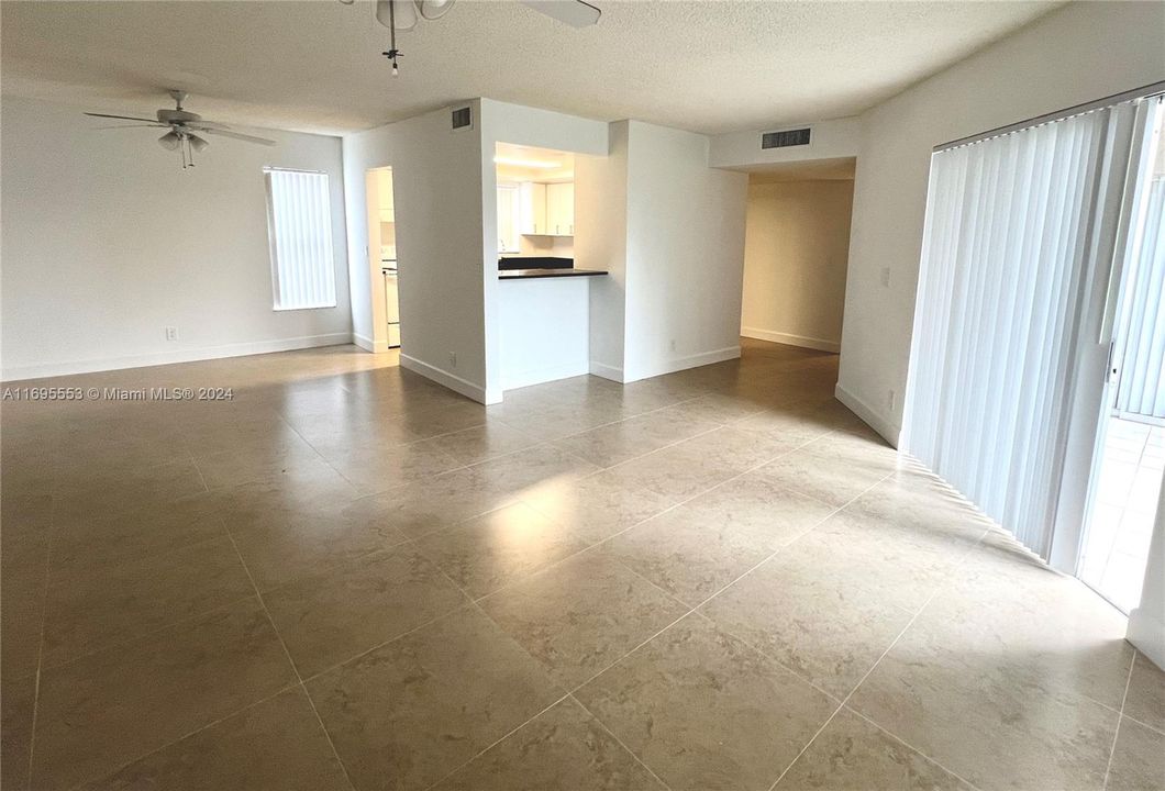 For Rent: $2,200 (2 beds, 2 baths, 1130 Square Feet)