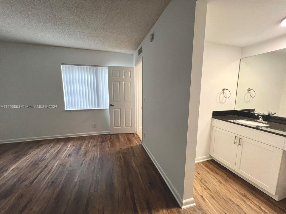 For Rent: $2,200 (2 beds, 2 baths, 1130 Square Feet)