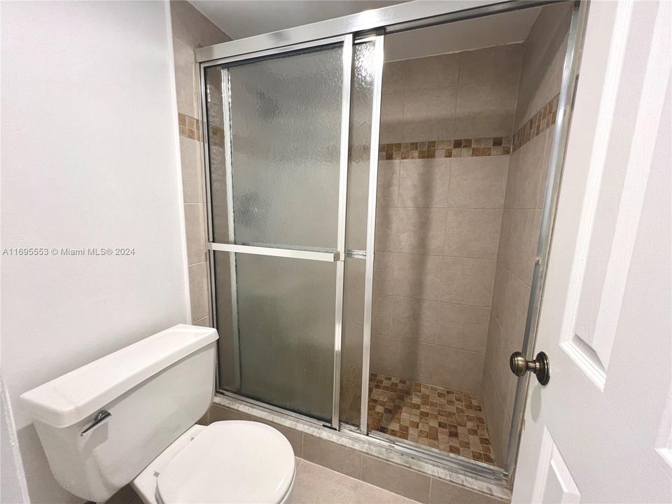 For Rent: $2,200 (2 beds, 2 baths, 1130 Square Feet)