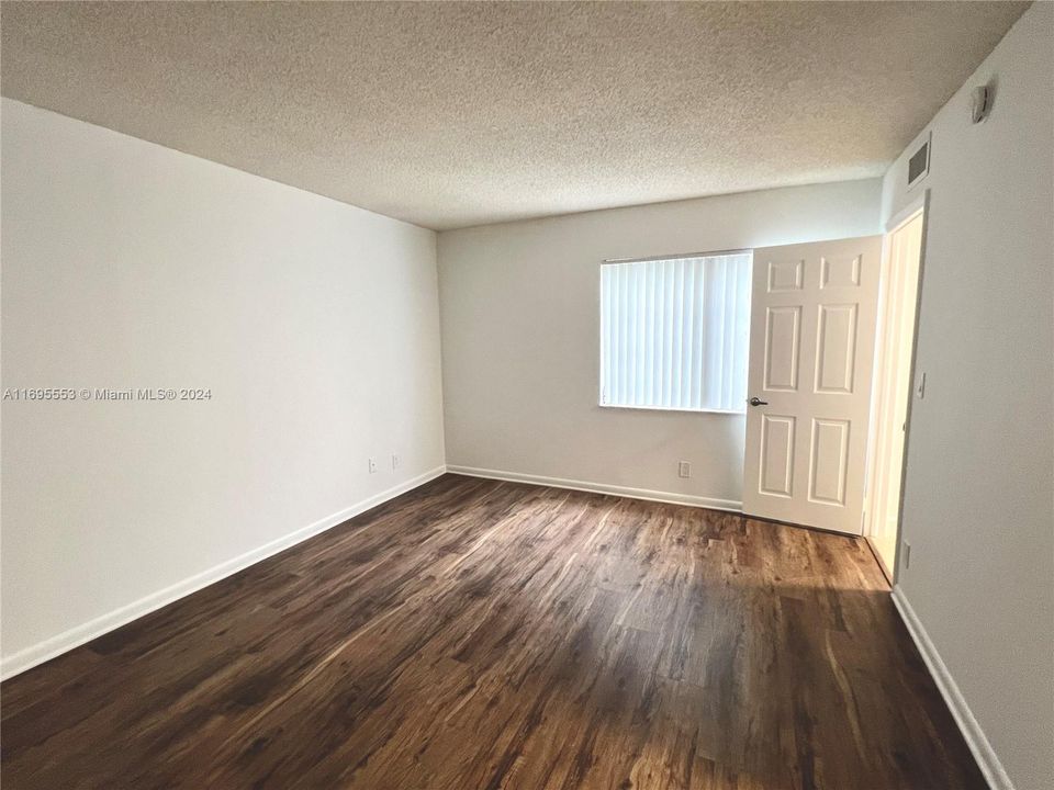 For Rent: $2,200 (2 beds, 2 baths, 1130 Square Feet)