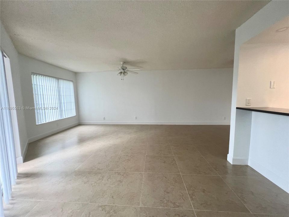 For Rent: $2,200 (2 beds, 2 baths, 1130 Square Feet)