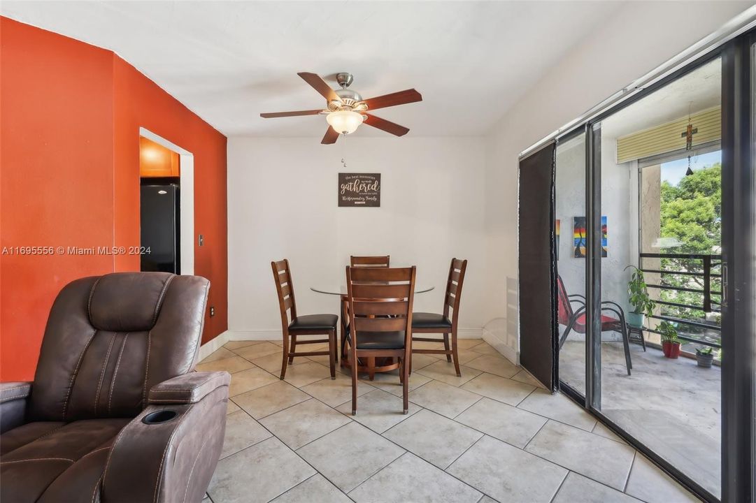 For Sale: $199,999 (2 beds, 2 baths, 1120 Square Feet)