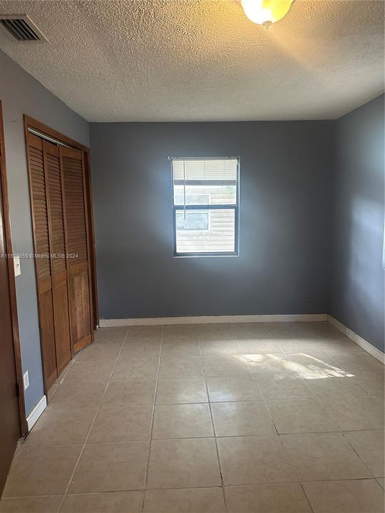 For Sale: $230,000 (2 beds, 1 baths, 1024 Square Feet)