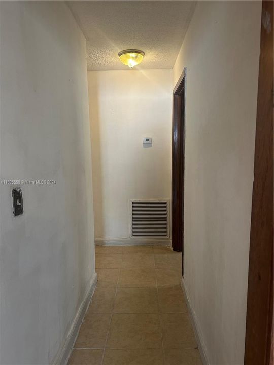 For Sale: $230,000 (2 beds, 1 baths, 1024 Square Feet)