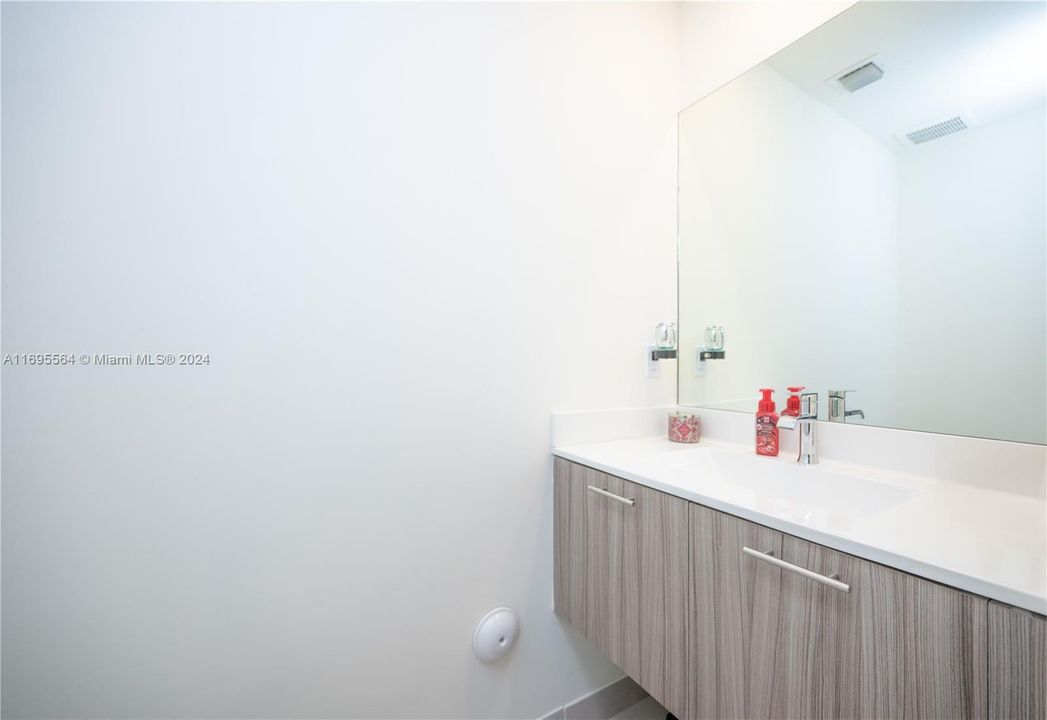 For Sale: $499,000 (2 beds, 2 baths, 1072 Square Feet)