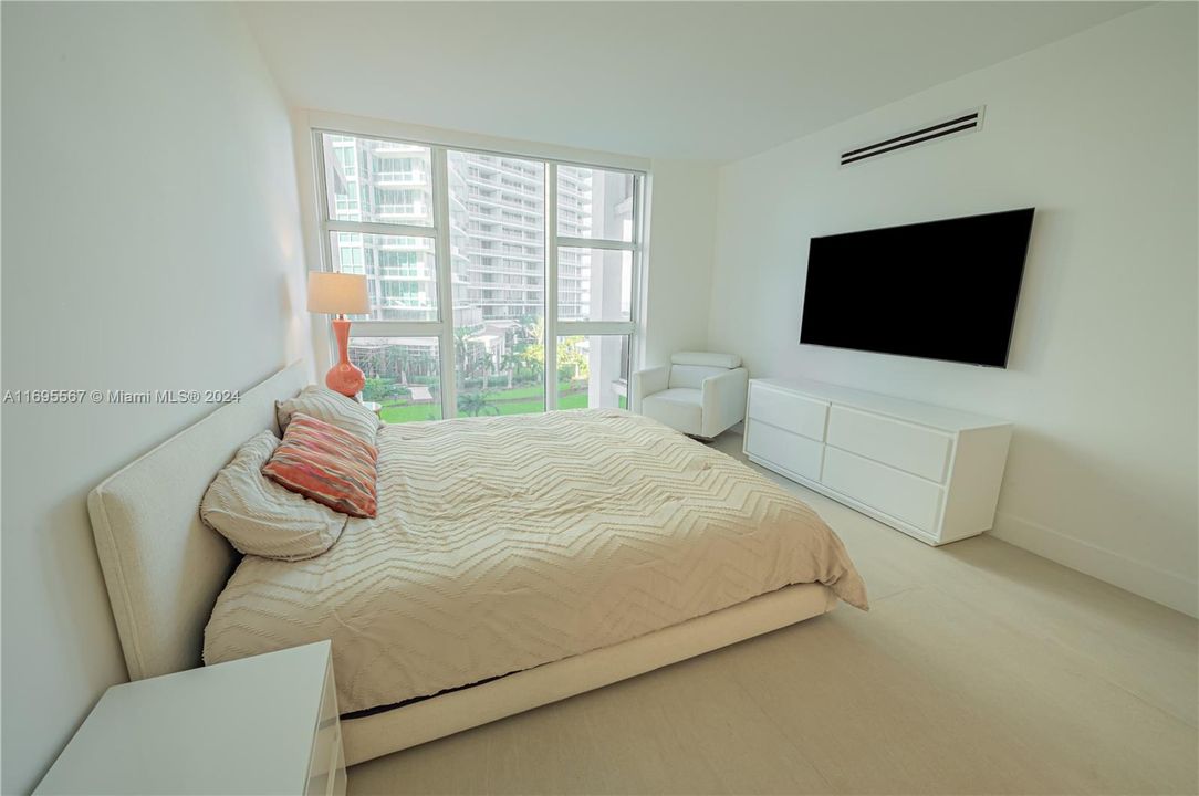 For Sale: $1,500,000 (2 beds, 2 baths, 1056 Square Feet)