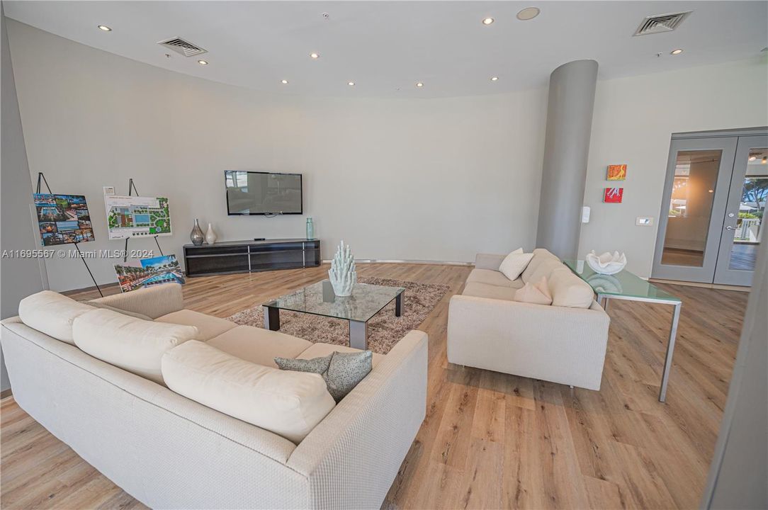 For Sale: $1,500,000 (2 beds, 2 baths, 1056 Square Feet)