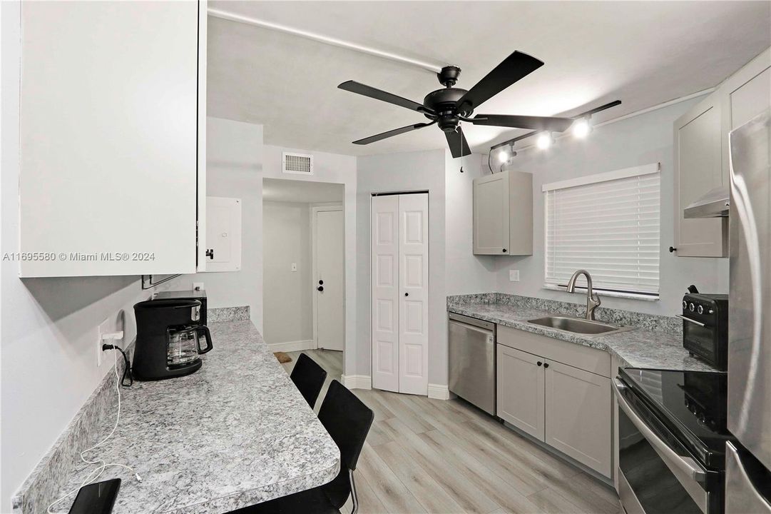 For Sale: $239,000 (2 beds, 2 baths, 1120 Square Feet)