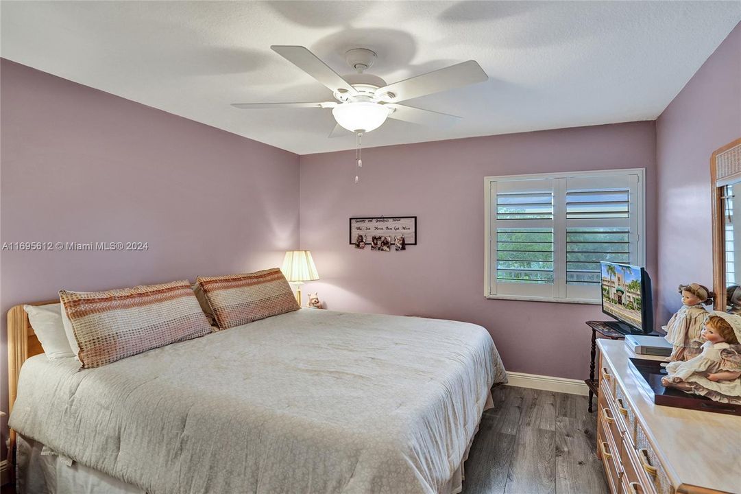 For Sale: $318,800 (2 beds, 2 baths, 1500 Square Feet)