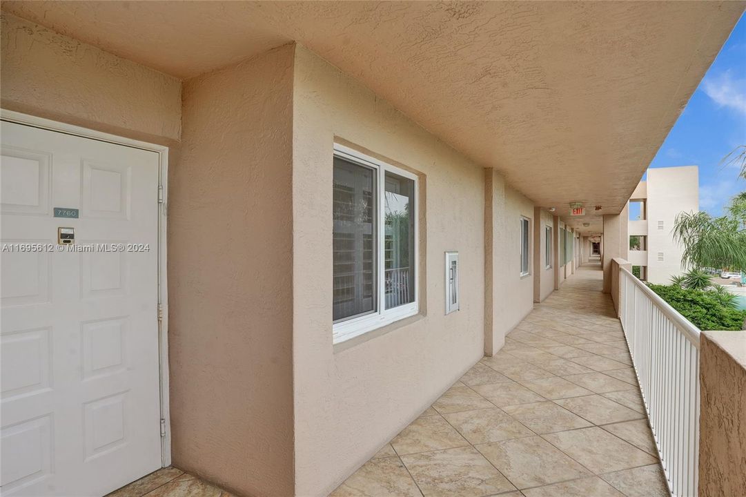 For Sale: $318,800 (2 beds, 2 baths, 1500 Square Feet)