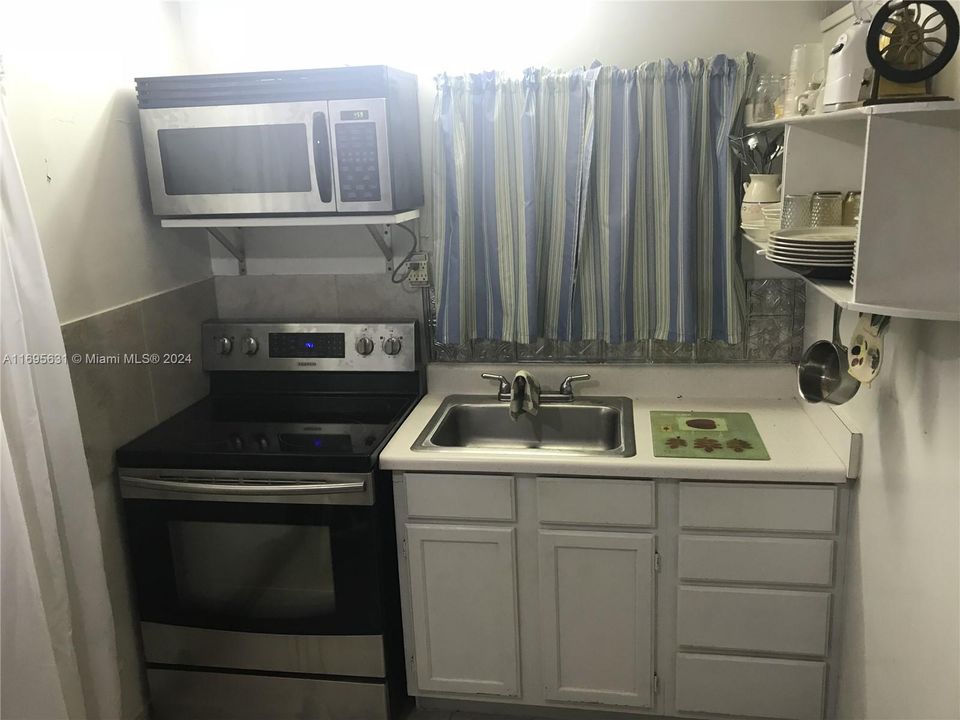 For Rent: $1,300 (1 beds, 1 baths, 644 Square Feet)