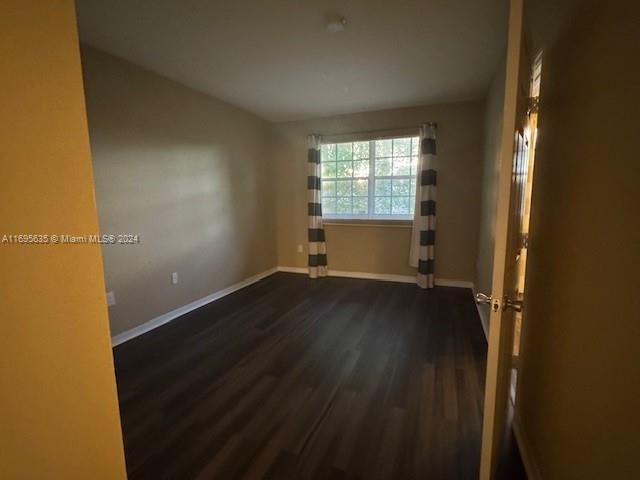 For Rent: $1,950 (1 beds, 1 baths, 810 Square Feet)