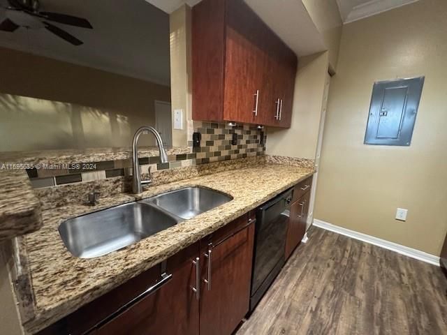 For Rent: $1,950 (1 beds, 1 baths, 810 Square Feet)