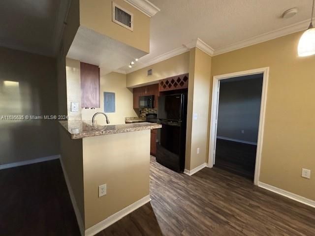 For Rent: $1,950 (1 beds, 1 baths, 810 Square Feet)