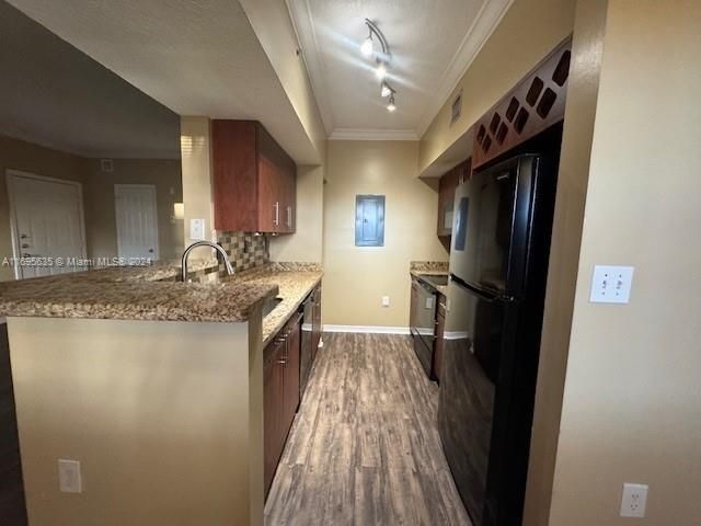 For Rent: $1,950 (1 beds, 1 baths, 810 Square Feet)