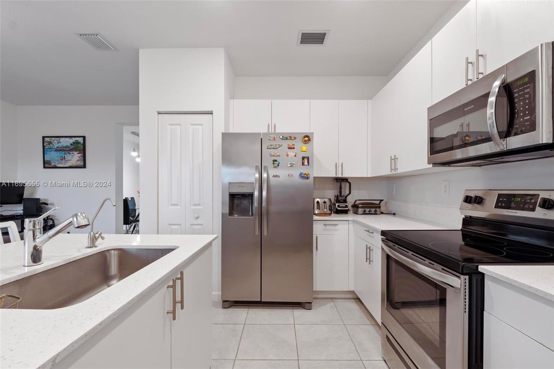 For Sale: $470,000 (3 beds, 2 baths, 1612 Square Feet)