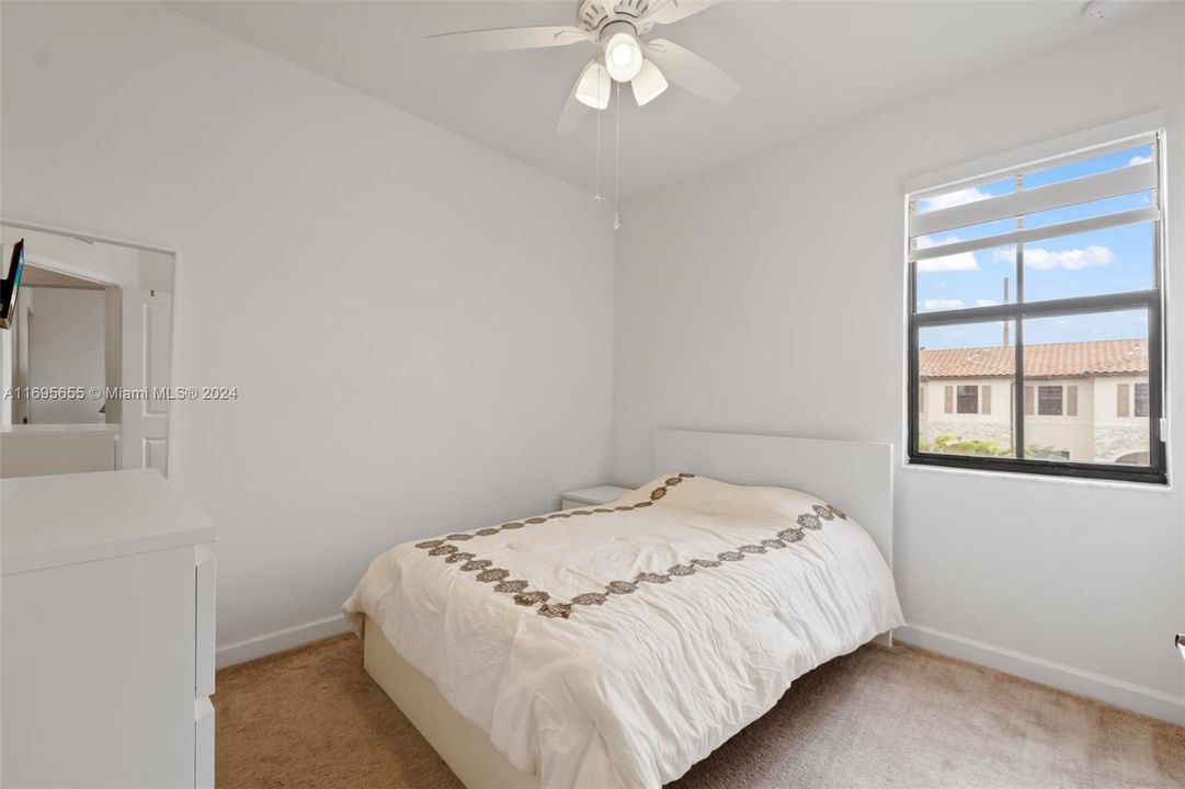 For Sale: $470,000 (3 beds, 2 baths, 1612 Square Feet)