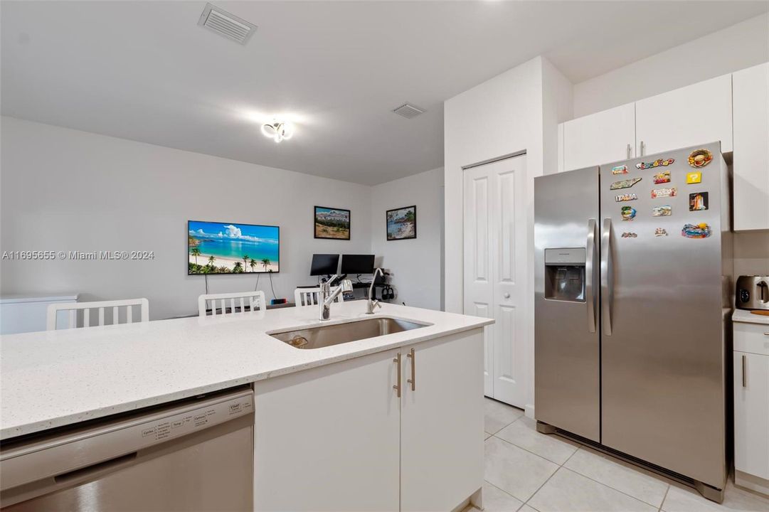 For Sale: $470,000 (3 beds, 2 baths, 1612 Square Feet)