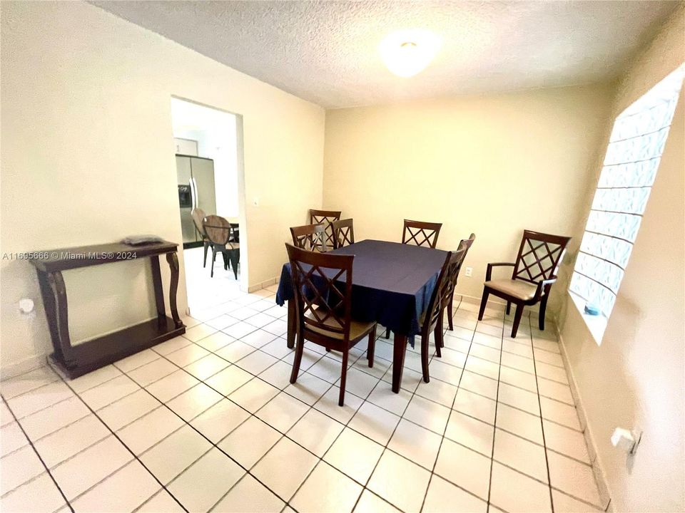 For Rent: $4,700 (3 beds, 2 baths, 1372 Square Feet)