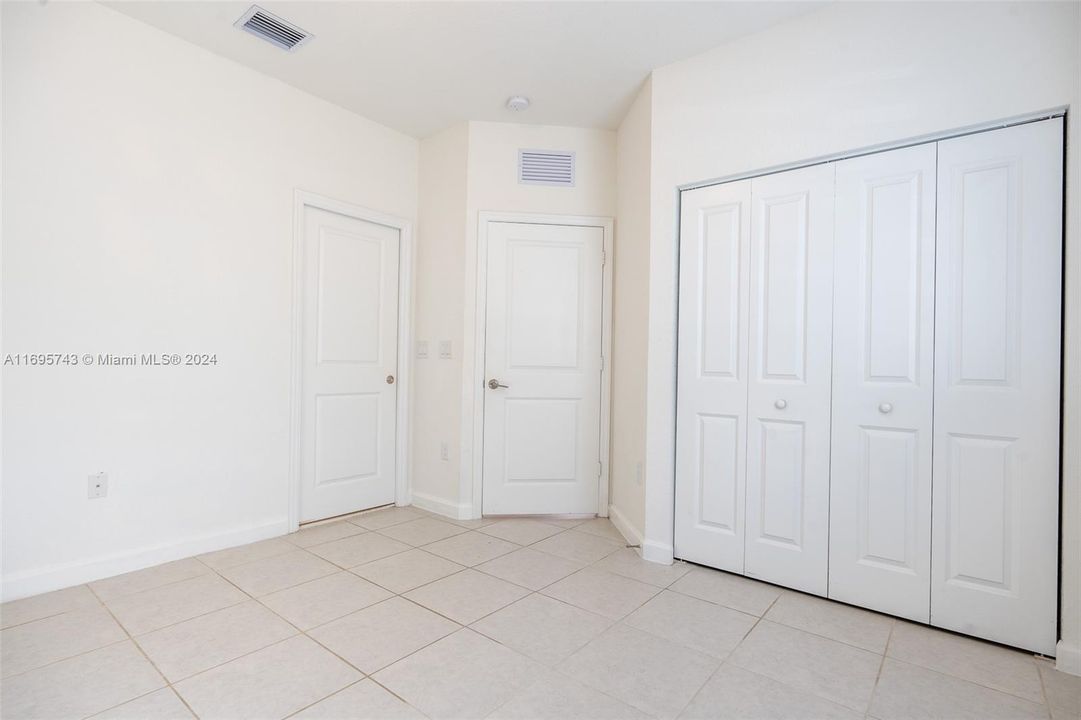 For Sale: $480,000 (3 beds, 3 baths, 1320 Square Feet)