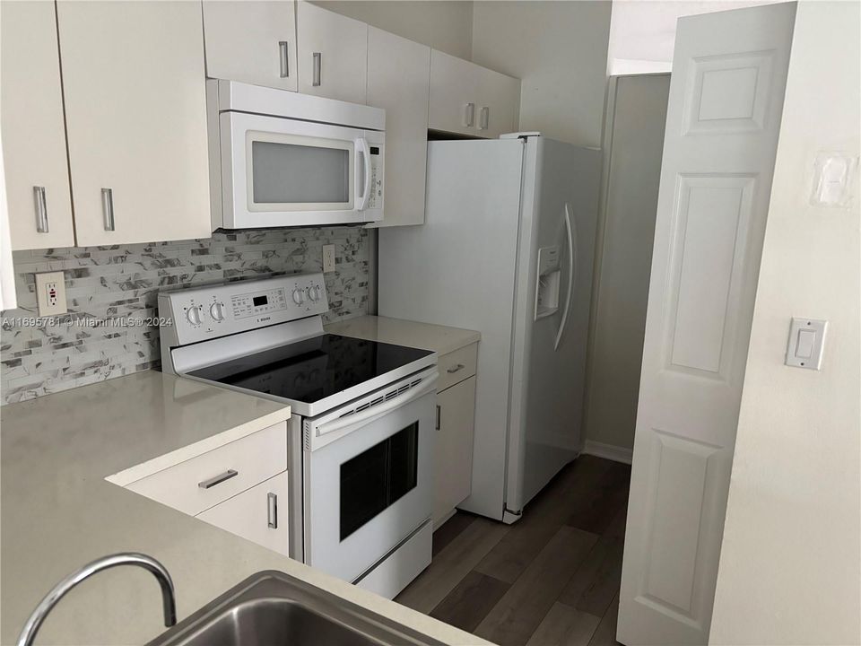 For Rent: $3,175 (3 beds, 2 baths, 1534 Square Feet)