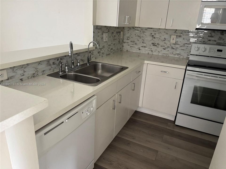 For Rent: $3,175 (3 beds, 2 baths, 1534 Square Feet)