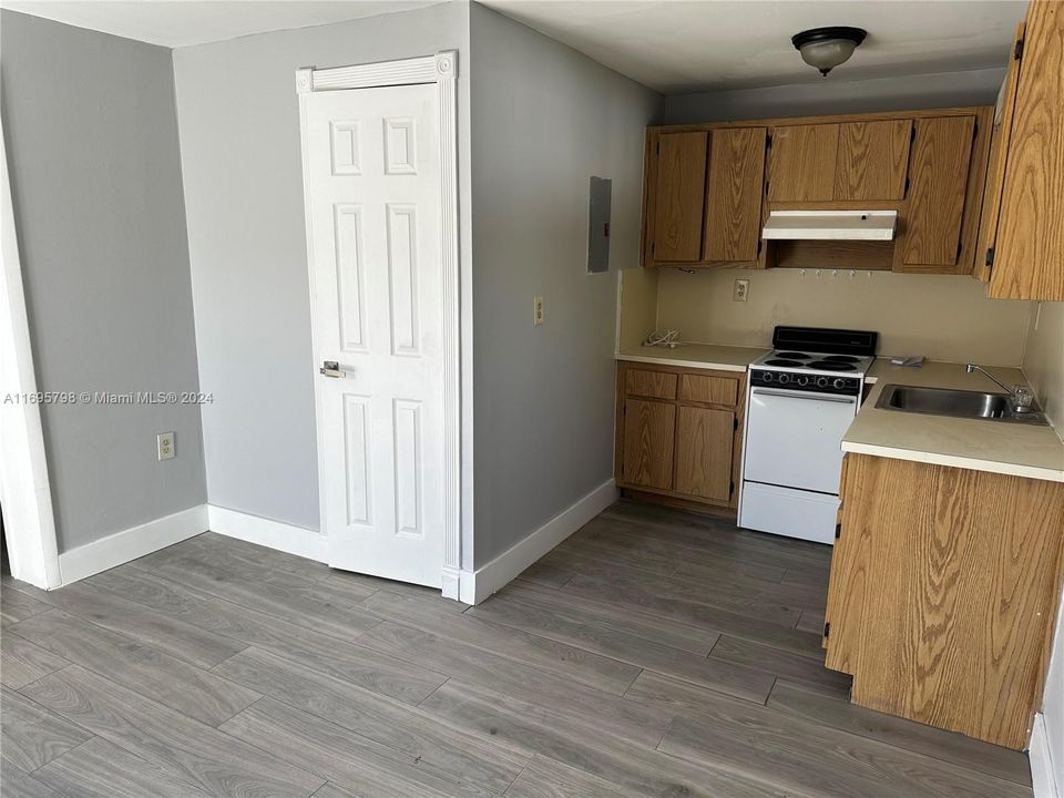 For Rent: $1,800 (1 beds, 1 baths, 500 Square Feet)