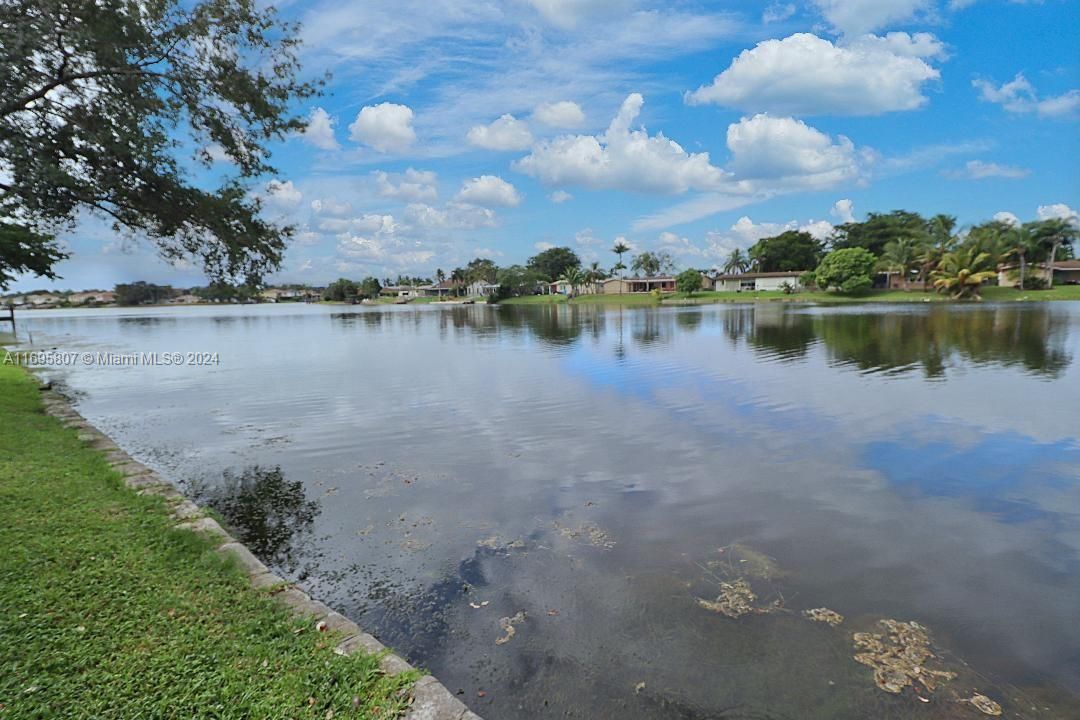 For Sale: $469,000 (3 beds, 2 baths, 1511 Square Feet)