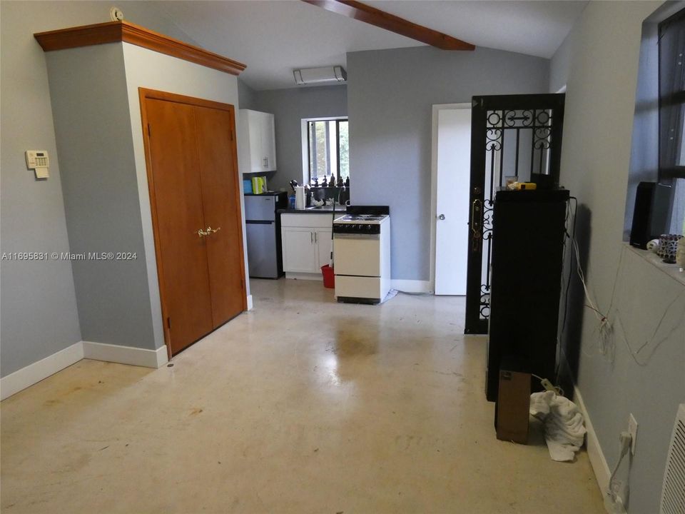 For Rent: $4,600 (2 beds, 1 baths, 1092 Square Feet)