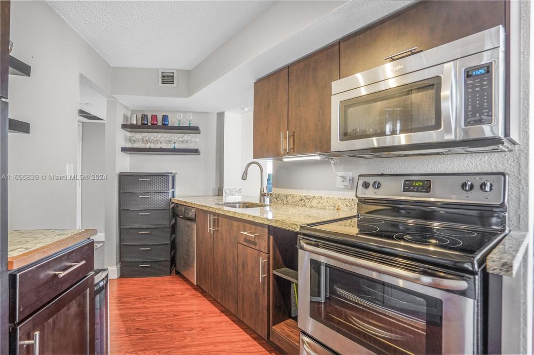 For Sale: $198,500 (2 beds, 2 baths, 1150 Square Feet)