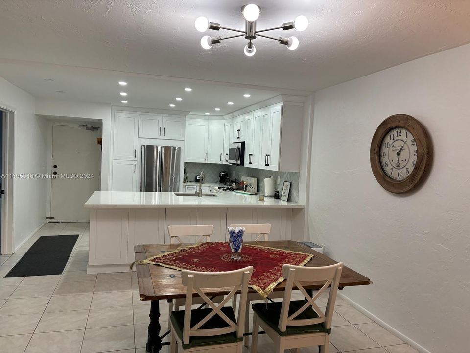 For Rent: $2,750 (2 beds, 2 baths, 1110 Square Feet)