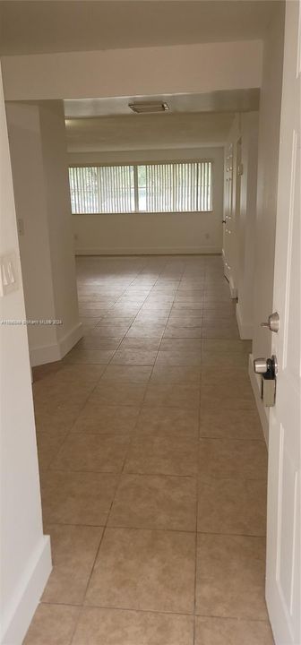 For Rent: $2,400 (2 beds, 2 baths, 1004 Square Feet)