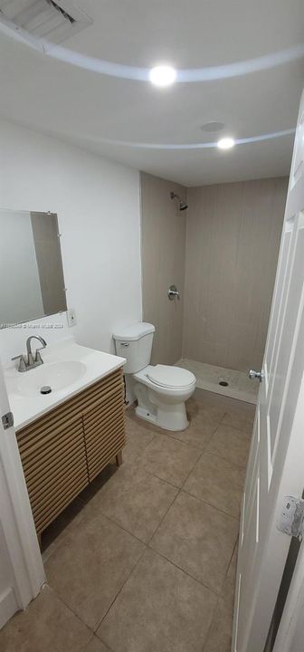 For Rent: $2,400 (2 beds, 2 baths, 1004 Square Feet)