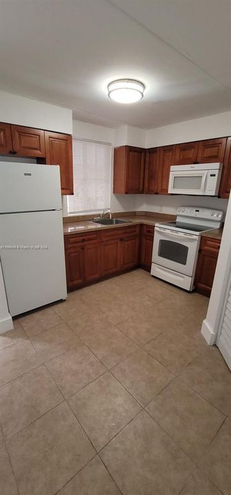 For Rent: $2,400 (2 beds, 2 baths, 1004 Square Feet)