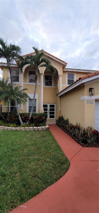 For Rent: $2,400 (2 beds, 2 baths, 1004 Square Feet)