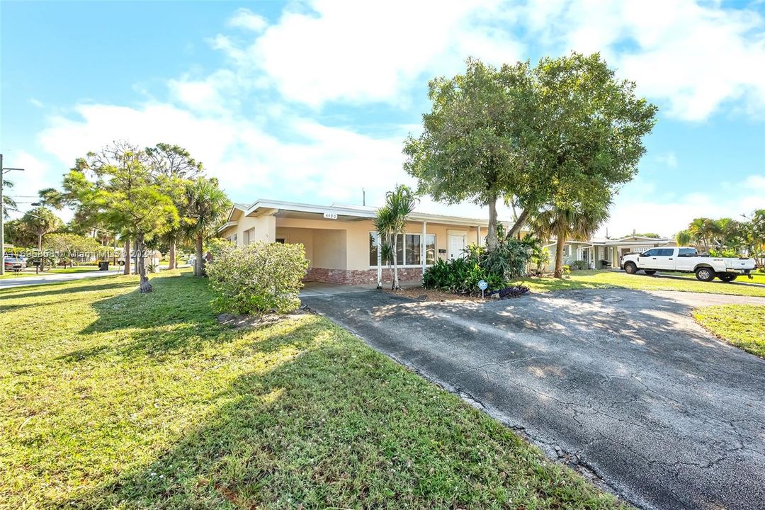 For Sale: $475,000 (3 beds, 2 baths, 1218 Square Feet)