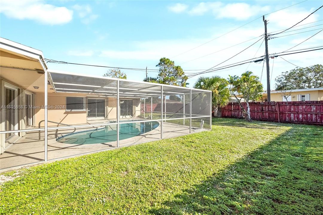 For Sale: $475,000 (3 beds, 2 baths, 1218 Square Feet)