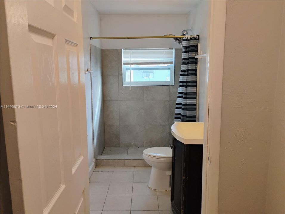 For Rent: $1,550 (2 beds, 1 baths, 1995 Square Feet)