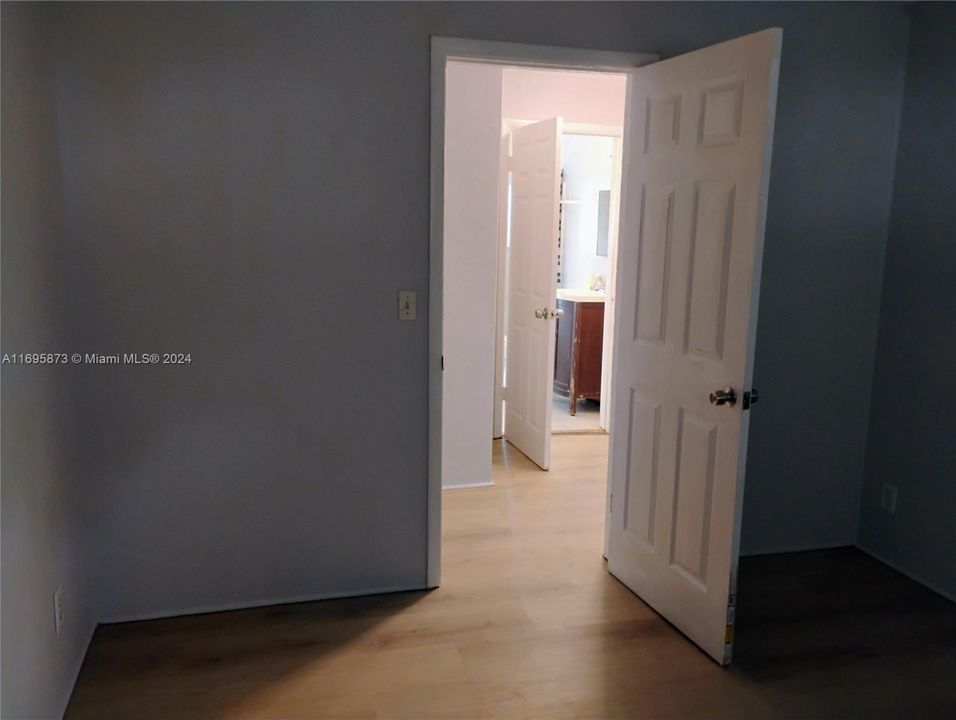 For Rent: $1,550 (2 beds, 1 baths, 1995 Square Feet)